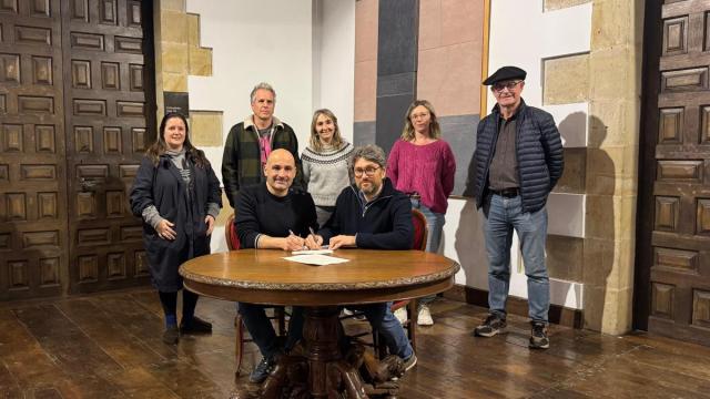 Firma del acuerdo entre EH Bildu y EAJ-PNV de Ordizia.