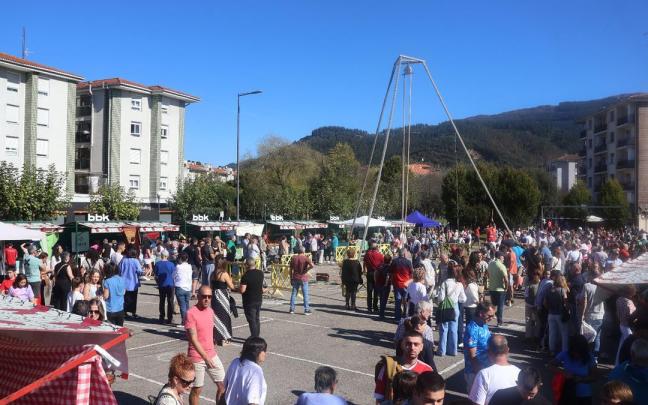 La Feria de Garbe se celebra este domingo, 12 de octubre, en el parquing de este barrio de Igorre