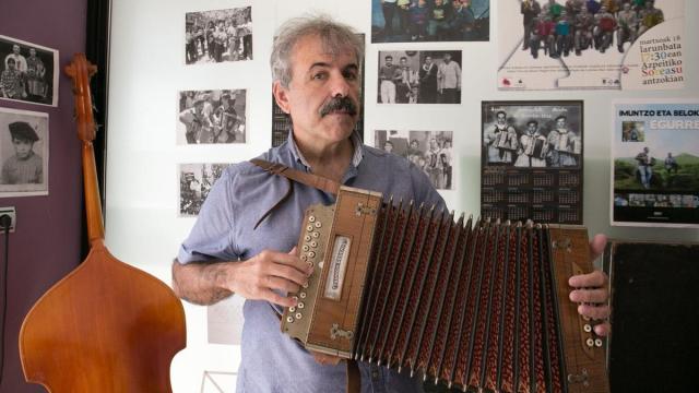 Joseba Tapia intepretará bertsos y canciones de gudaris en el concierto del domingo.