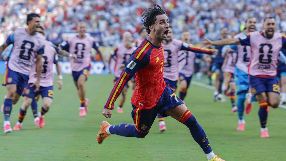 Ferran celebra su gol a Argentina.