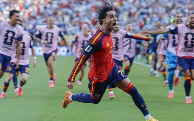 Ferran celebra el gol a Argentina.