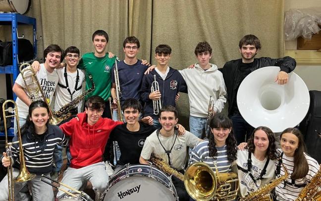 La txaranga Txintxarri, integrada por alumnado del Conservatorio Municipal, actuará la noche de este viernes en el entorno de la plaza San Juan de Irun.