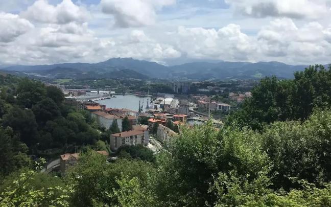 Vista desde Larrabide, uno de los acceso al parque de huertas / N.G. Vista desde Larrabide, uno de los acceso al parque de huertas