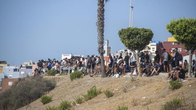 La policía desaloja el campamento de migrantes en la Loma Colmenar