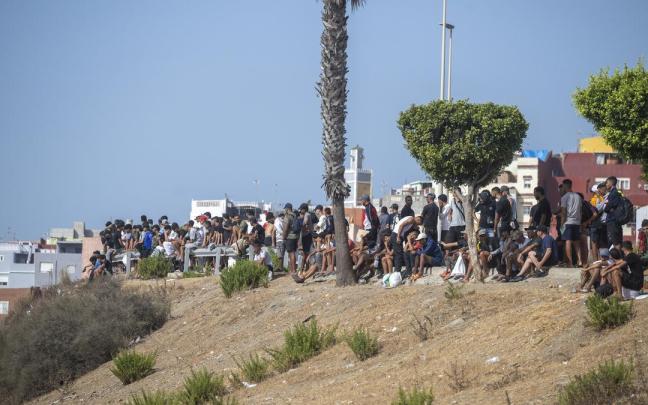 La policía desaloja el campamento de migrantes en la Loma Colmenar
