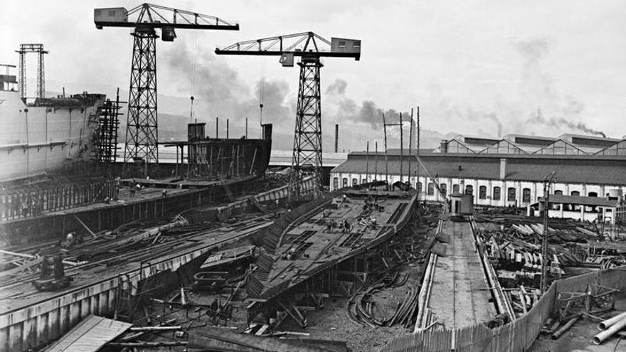Barcos en los astilleros de la ría de Bilbao