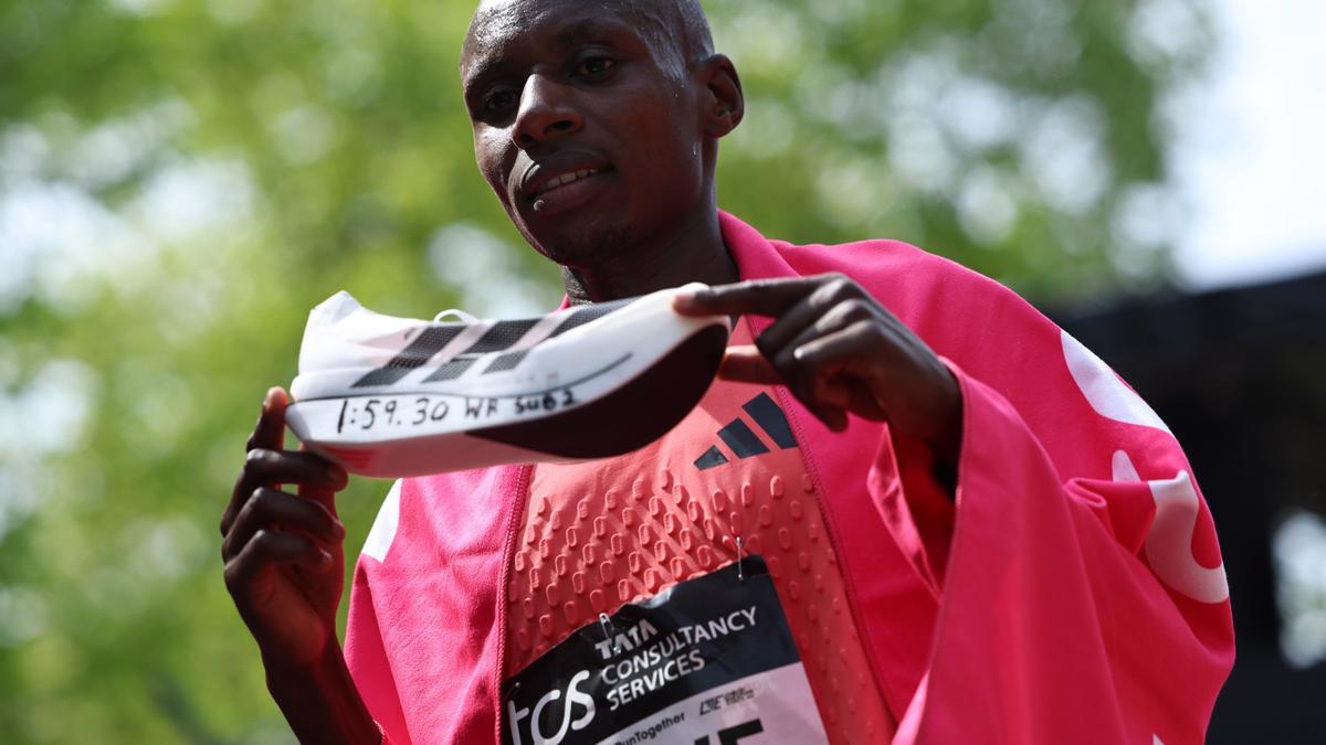 Sawe, tras lograr bajar de las dos horas.