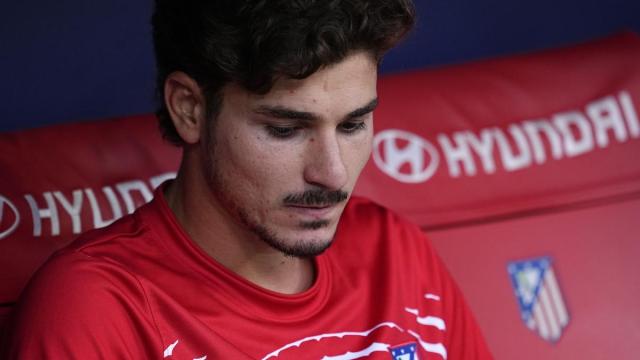 Julián Alvarez en el banquillo del Metropolitano en el partido frente al Villarreal.