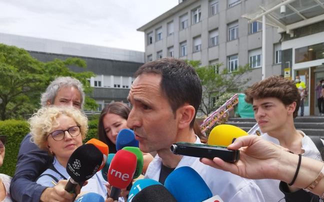 El subdirector Médico de la OSI Donostialdea de Osakidetza, Xabier Zubeldia, durante su comparecencia para dar explicaciones sobre el caso.