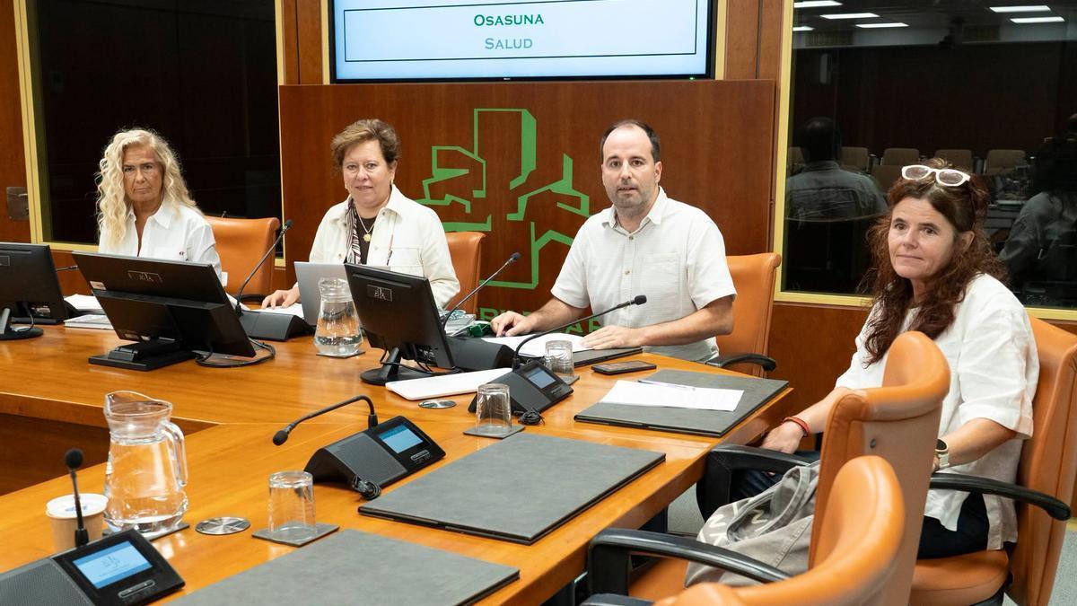 Álvarez y Arriola en el Parlamento Vasco.