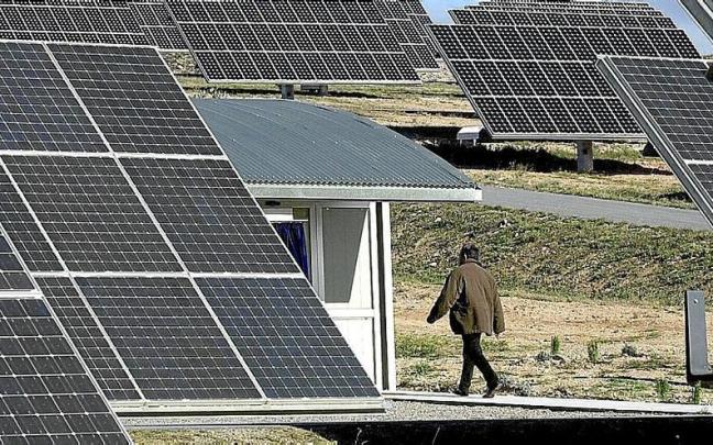 Vista de una planta fotovoltaica. Vista de una planta fotovoltaica.