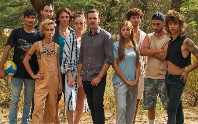 Daniel Grao y los jóvenes protagonistas de la serie ‘HIT’. / RTVE Daniel Grao y los jóvenes protagonistas de la serie ‘HIT’.