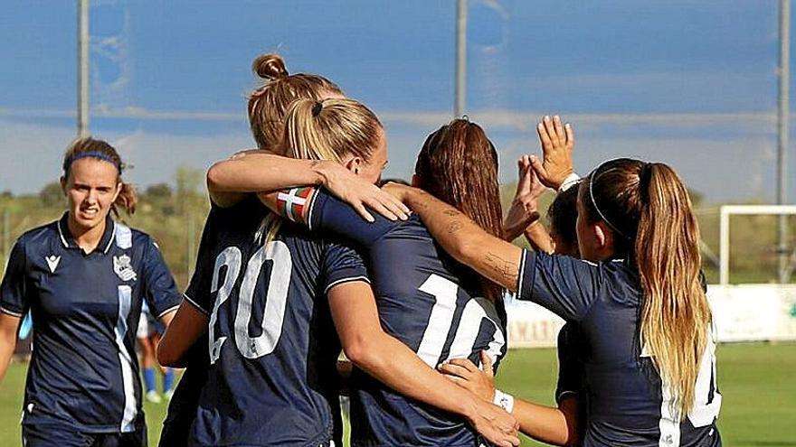 Las jugadoras realistas celebran un gol ante el Alavés. / N.G.