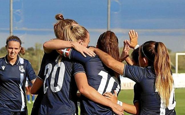 Las jugadoras realistas celebran un gol ante el Alavés. / N.G.