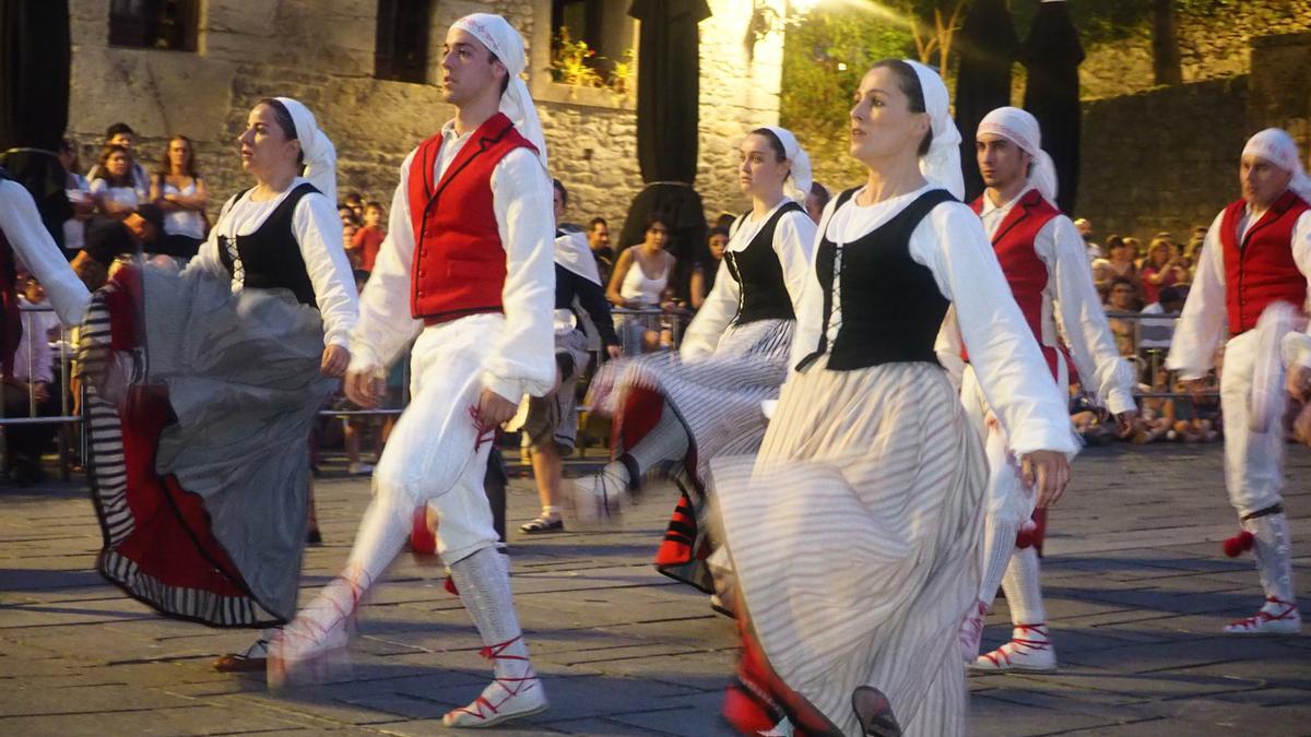 Sahatsa Dantza Taldea recibirá el homenaje de la Tamborrada Infantil en la marcha del Sábado de Pascua