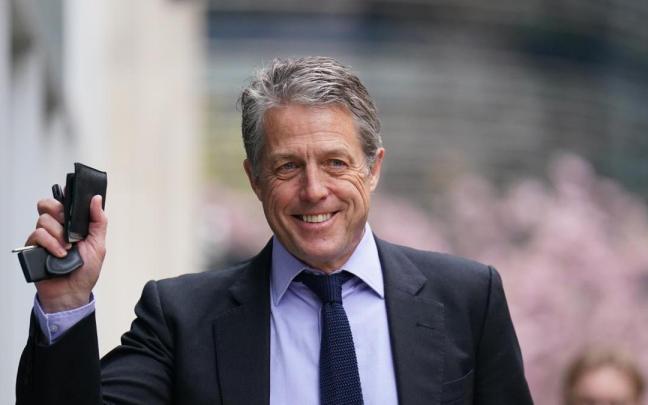 Hugh Grant a su llegada a los tribunales al inicio del juicio.