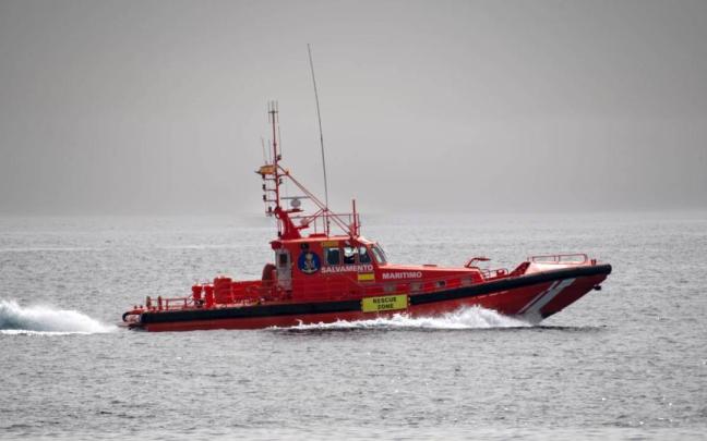 Un total de 21 migrantes marroquíes, 9 de ellos menores, llegan a nado a la costa de Ceuta