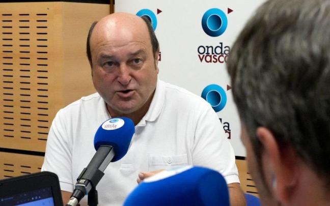 El presidente del EBB del PNV, Andoni Ortuzar, en los estudios de Onda Vasca El presidente del EBB del PNV, Andoni Ortuzar, en los estudios de Onda Vasca