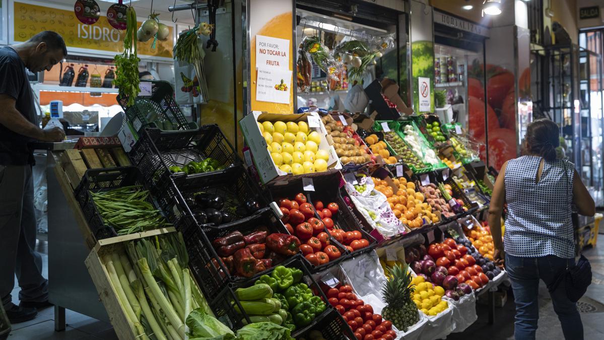 Frutas y verduras han registrado considerables aumentos de precios en el último año.