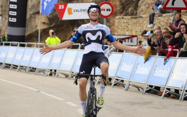 Romeo festeja su victoria.