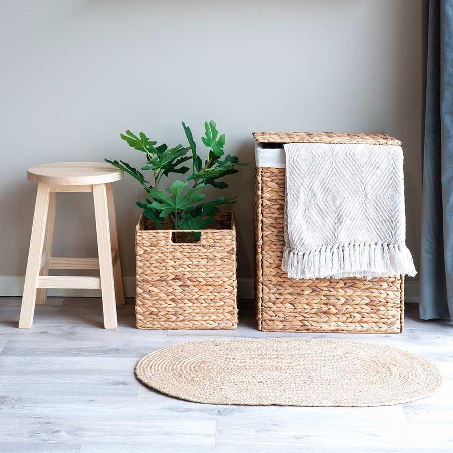 Alfombra de yute que aporta frescura al espacio.