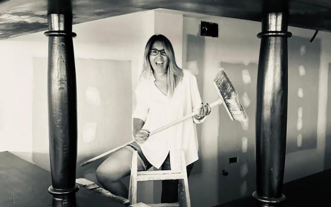 Sylvia Morejón comenzando a reformar el bar Guria.