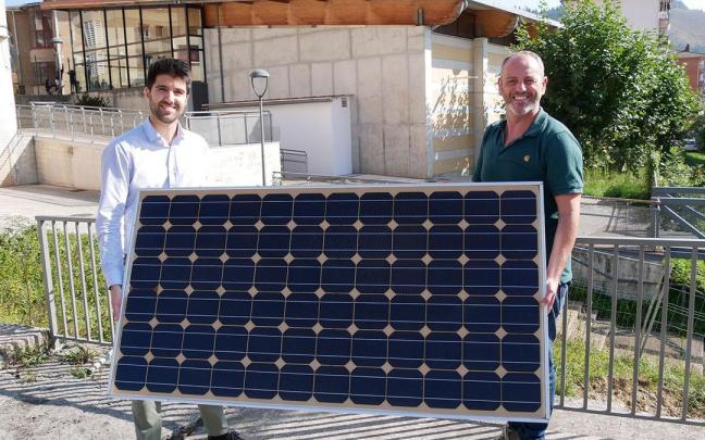 Josu Etxebarria, director del proyecto, y el concejal Óscar Valbuena.