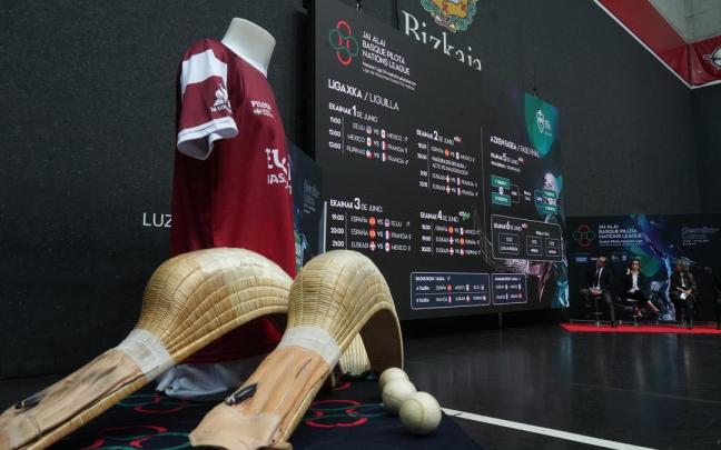 Presentación este lunes de la Liga de Naciones de Pelota Vasca en 54 metros. / Jose Mari Martínez Presentación este lunes de la Liga de Naciones de Pelota Vasca en 54 metros.