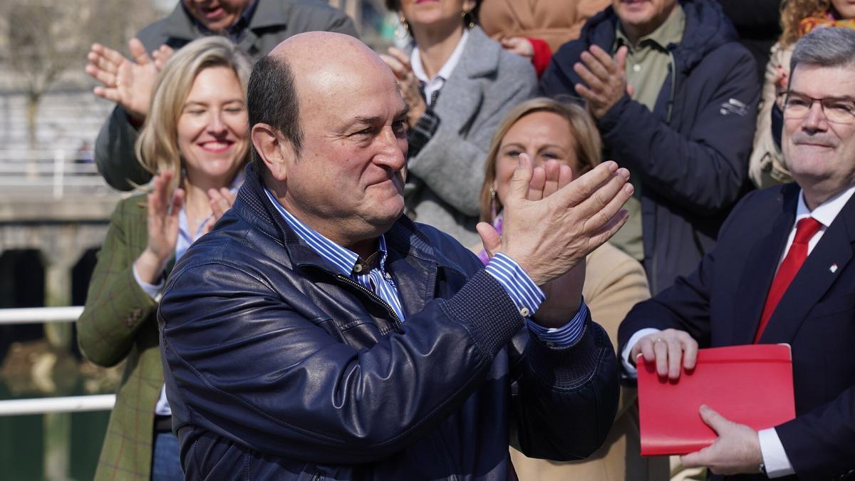 Andoni Ortuzar en la presentación de Juan Mari Aburto a la Alcaldía de Bilbao