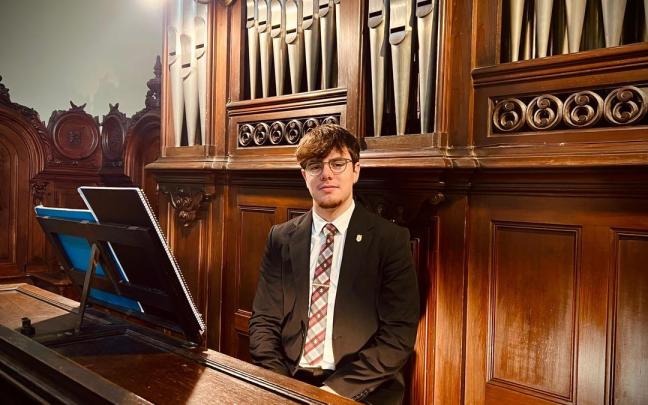 Oier Gastón, organista y futuro organero.