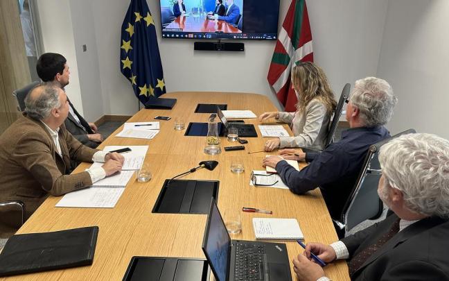 Un momento de la reunión por videoconferencia entre representantes del Gobierno vasco, la Comisión Europea y la Confebask.