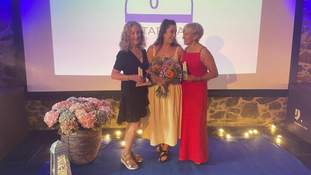 Las homenajeadas Miren Osinaga, Sandra Rodríguez y Africa Cuesta.