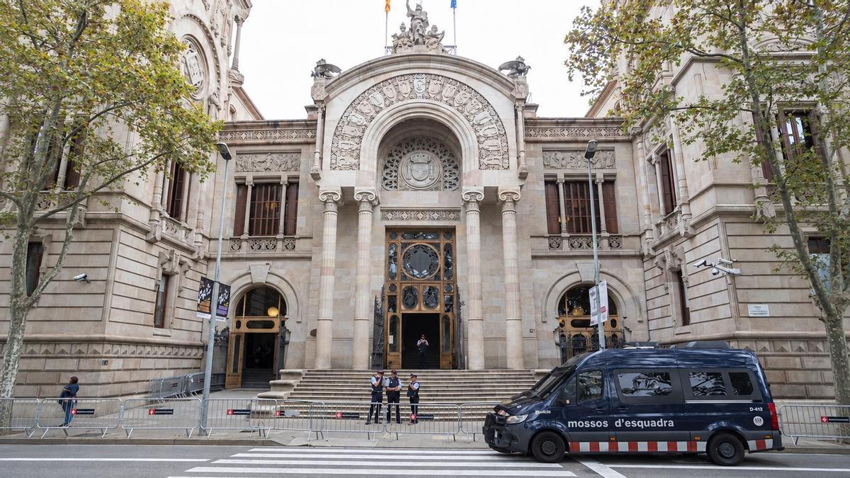 Exterior de la Audiencia Provincial de Barcelona, donde el acusado ha aceptado una condena de 26 años de prisión.