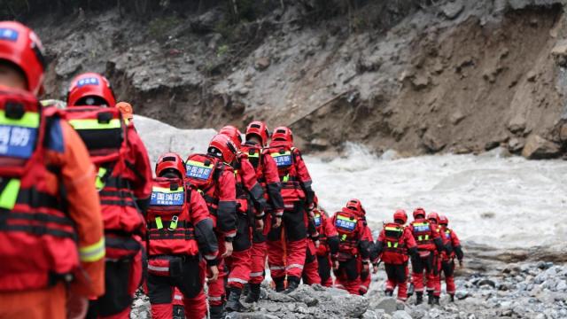 Ascienden a 626 los muertos por la devastadora riada en Nepal