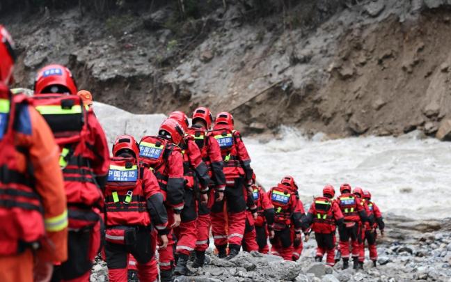 Ascienden a 626 los muertos por la devastadora riada en Nepal