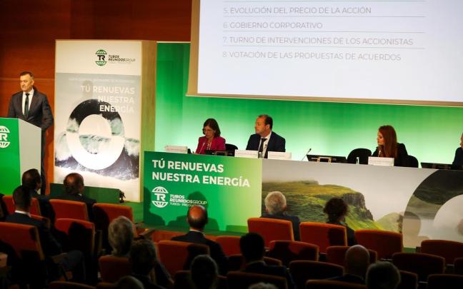 El presidente de Tubos Reunidos, Francisco Irazusta, se dirige a la Junta de Accionistas. El presidente de Tubos Reunidos, Francisco Irazusta, se dirige a la Junta de Accionistas.