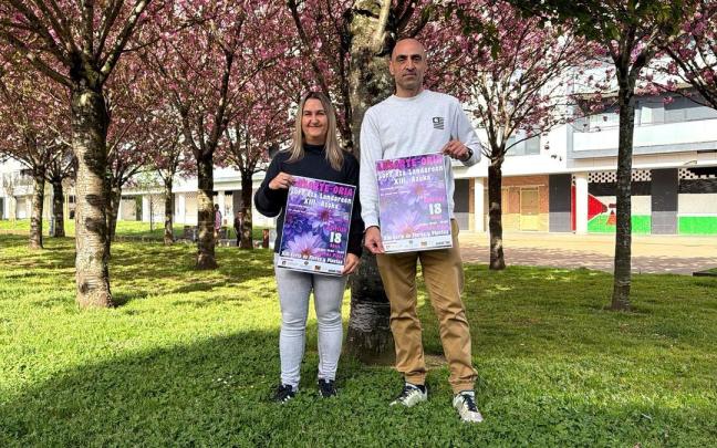 La concejala Nuria Fernández y Mikel Zendoia, de Behemendi.