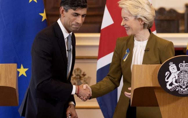 El primer ministro británico, Rishi Sunak, viaja a Irlanda del Norte tras el acuerdo alcanzado con la Unión Europea. El primer ministro británico, Rishi Sunak, viaja a Irlanda del Norte tras el acuerdo alcanzado con la Unión Europea.