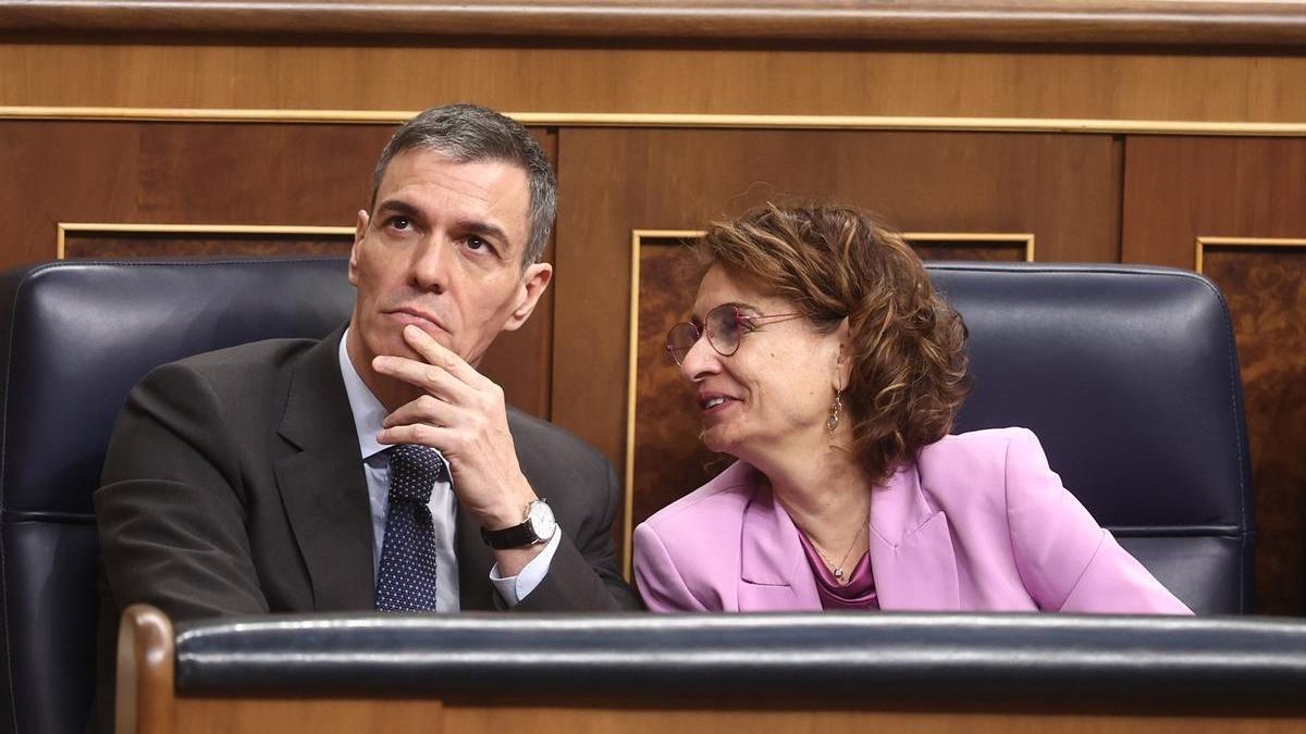 Pedro Sánchez, junto a María Jesús Montero, hasta hace poco vicepresidenta primera y ministra de Hacienda.