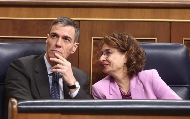 Pedro Sánchez, junto a María Jesús Montero, hasta hace poco vicepresidenta primera y ministra de Hacienda.
