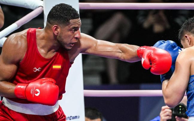 El púgil español Reyes Plá durante un combate en los Juegos de París.