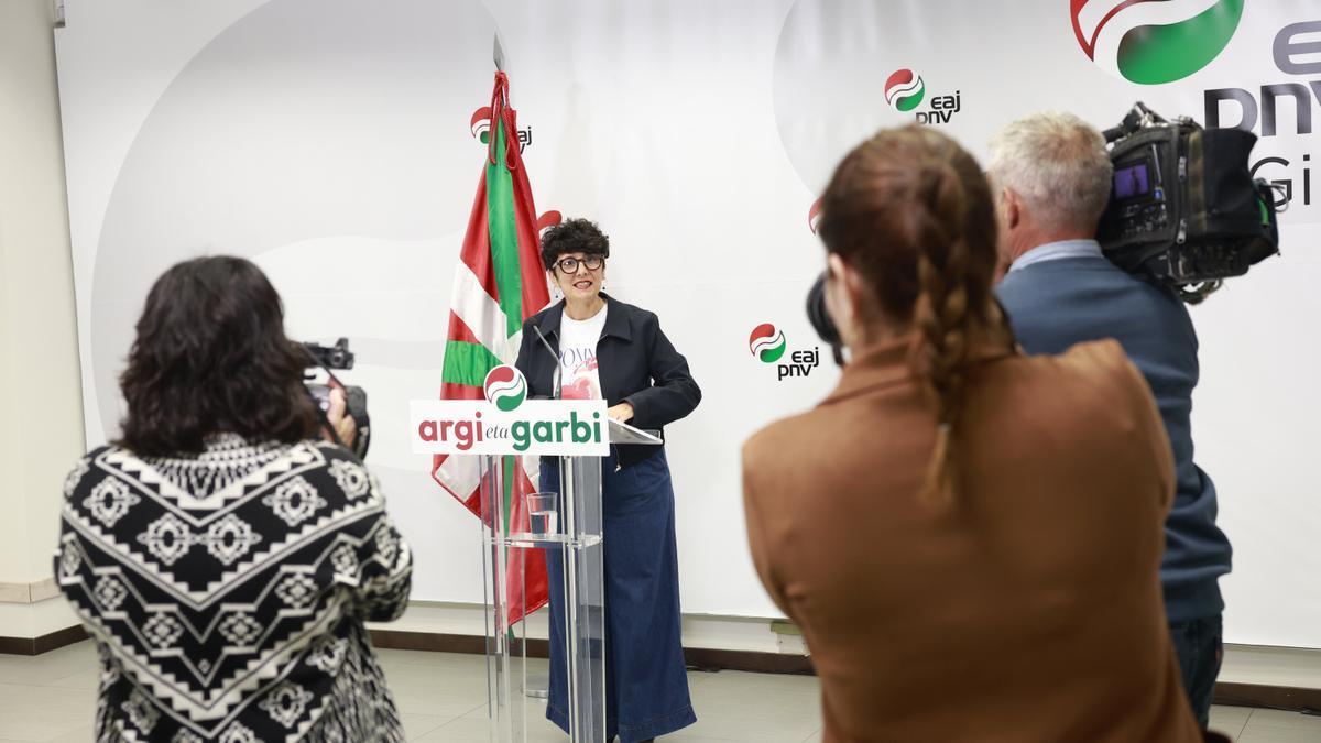 Maribel Vaquero, durante la comparecencia ante los medios para valorar lo desarrollado por el PNV en la legislatura