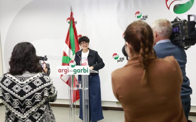 Maribel Vaquero, durante la comparecencia ante los medios para valorar lo desarrollado por el PNV en la legislatura