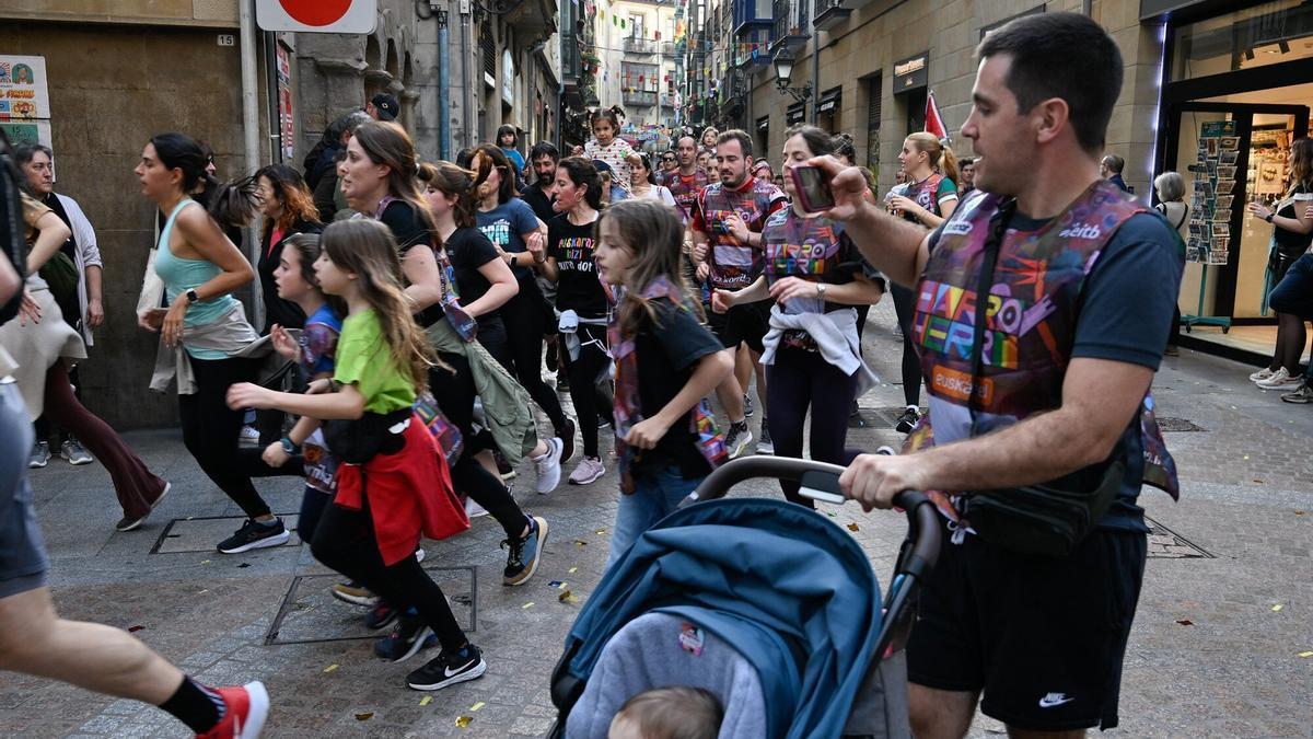 Imagen del paso de la anterior Korrika por Bilbao