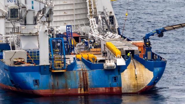 El buque cablero 'Victoria' realiza los trabajos de tendido del cable submarino.