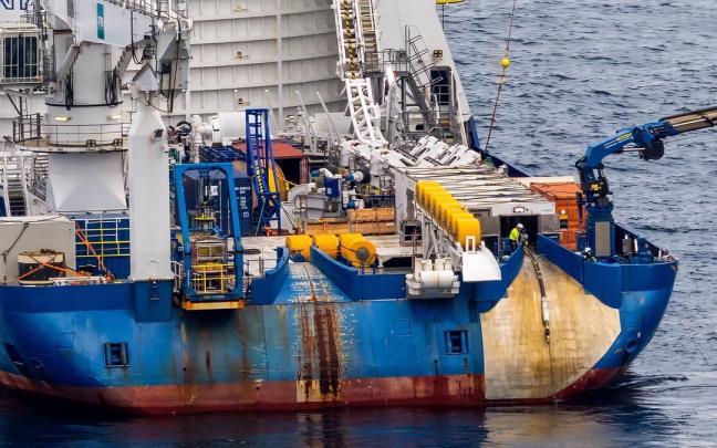 El buque cablero 'Victoria' realiza los trabajos de tendido del cable submarino.