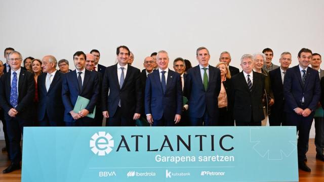 Iñigo Urkullu junto a los patronos de la fundación eAtlantic. / Oskar Gonzalez Iñigo Urkullu junto a los patronos de la fundación eAtlantic.