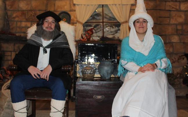 Olentzero y Mari Domingi ya han abieerto sus puertas de su casa en Basauri