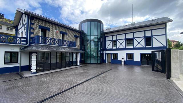 Exterior de la nueva sede la Policía Municipal de Zarautz. / Pedro Amundarain Exterior de la nueva sede la Policía Municipal de Zarautz.