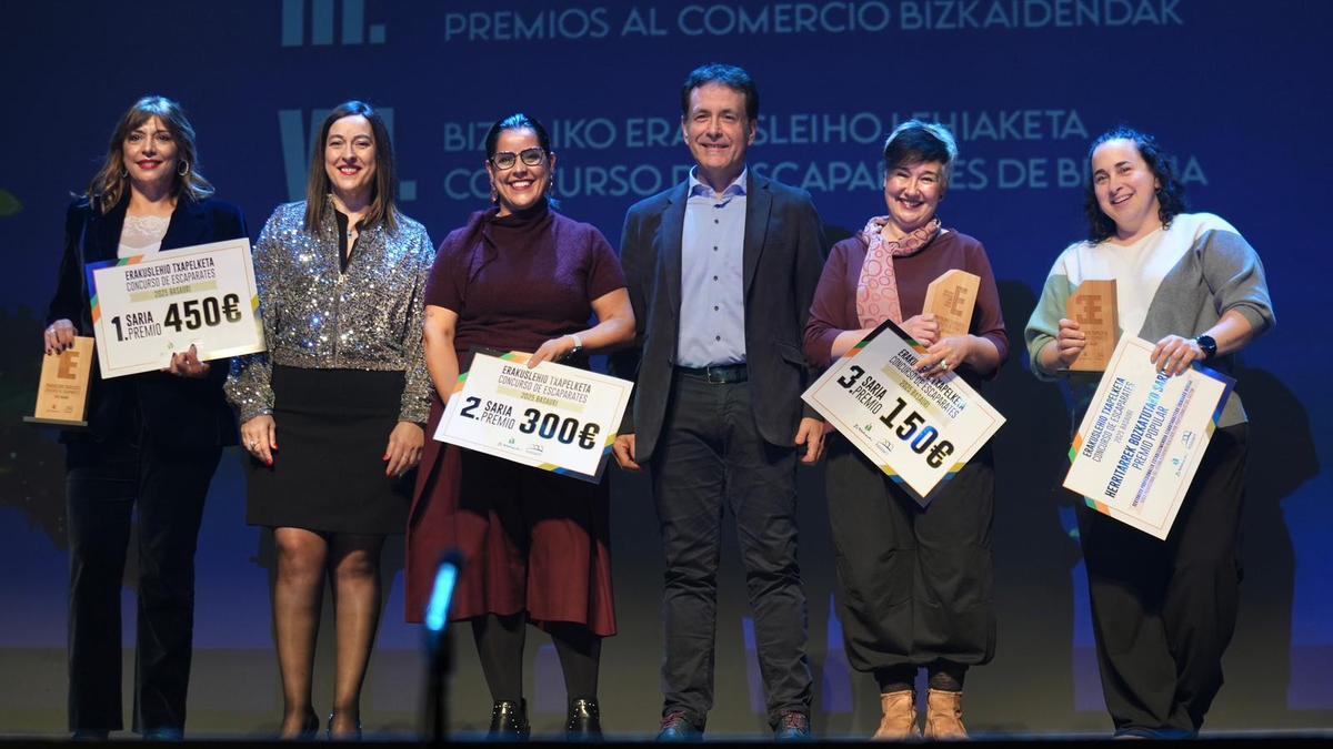 Los establecimientos galardonados en el Concurso de Escaparates de Basauri
